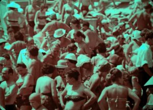 Та що входить у море