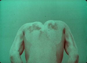 Та що входить у море