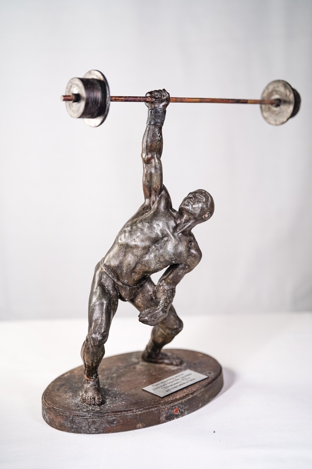 Кубок змагань з важкої атлетики. 1923 рік. Скульптурна композиція. Бронза.