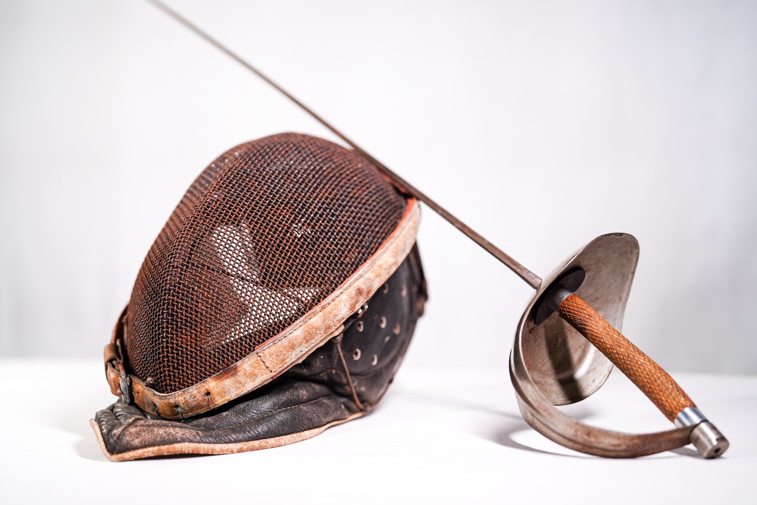 Шабля та маска для фехтування Петра Антоновича Заковорота