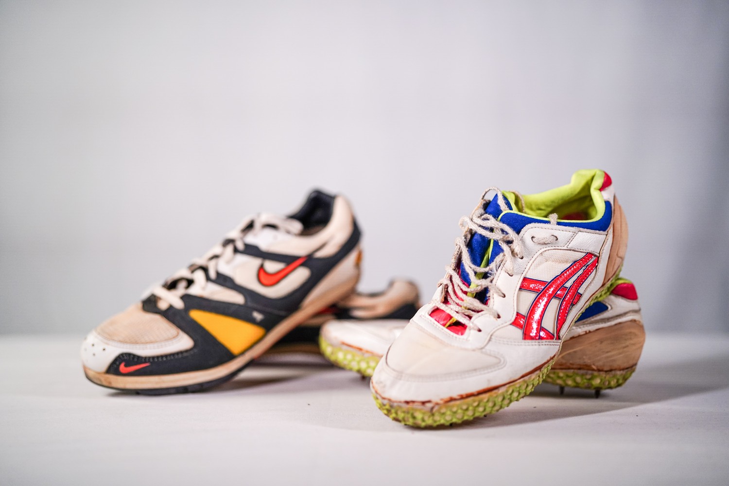 Спортивне взуття українських легкоатлеток Інги Бабакової та Олени Говорової